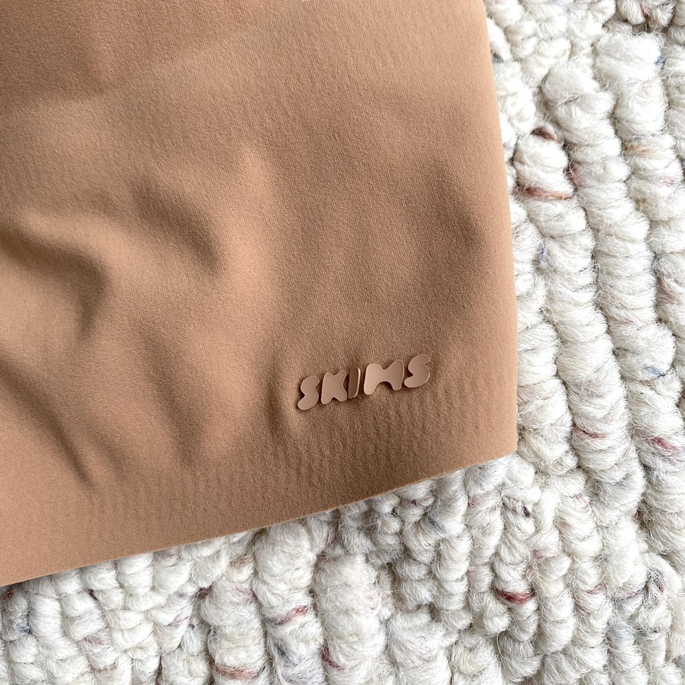 SKIMS NAKED PLUNGE
LONGLINE BRALETTE - Picture 8 of 9